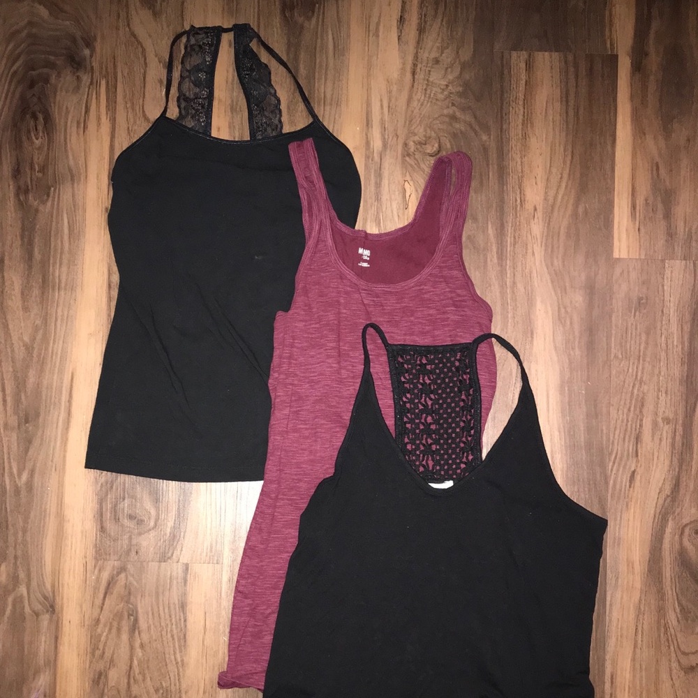 Package of 3 detailed tank tops!!
